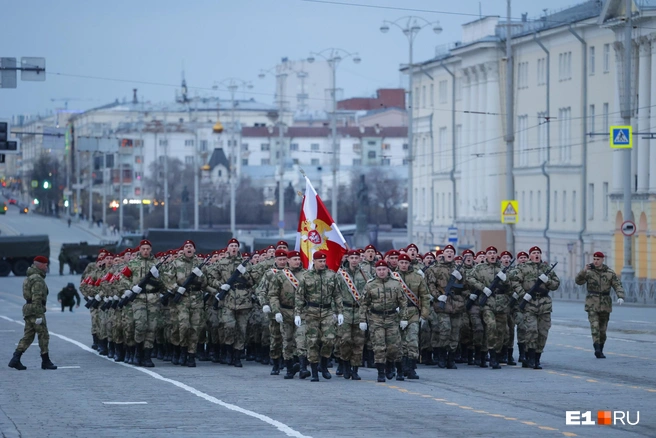 Первые прогоны пройдут без тяжелой военной техники | Источник: Владислав Лоншаков / E1.RU