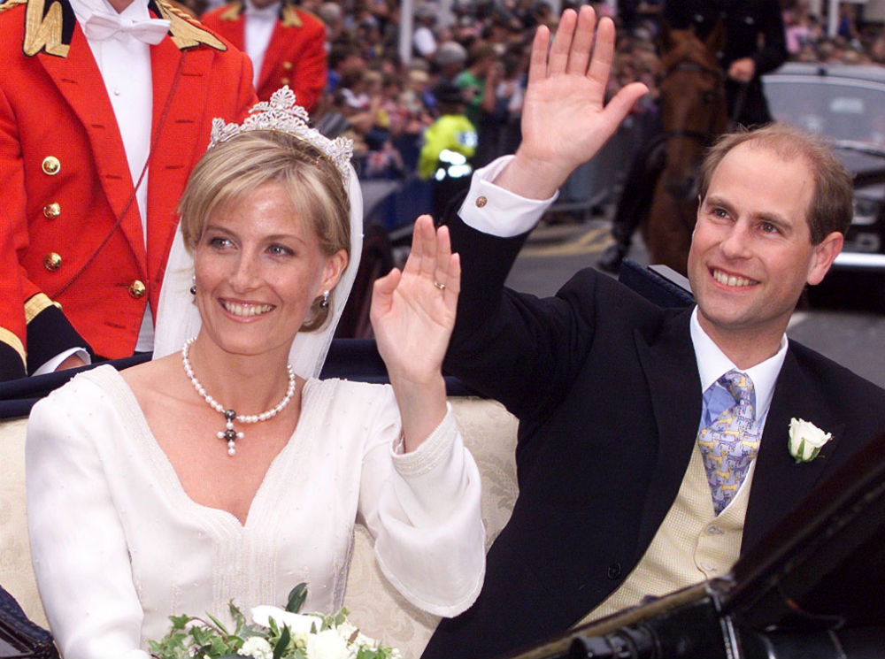 Софи и принц Эдвард в день свадьбы, 19 июня 1999 | marieclaire.ru