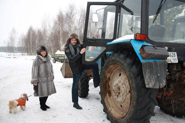 ...покаталась на тракторе.... | Источник: "Фейсбук" (запрещенная в России экстремистская организация)