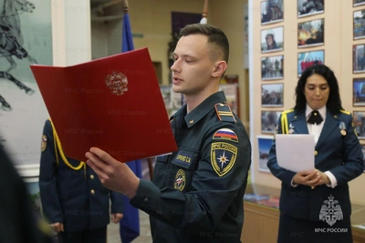 Молодые сотрудники МЧС Благовещенска приняли присягу