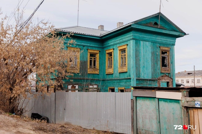 Дом стоял на улице Береговой и до сноса был именно таким | Источник: Ирина Шарова / 72 .RU