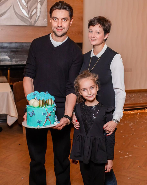 Виктория Талышинская с мужем и дочкой