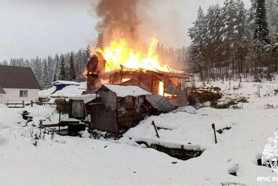 В Таштаголе при пожаре дома погибли двое детей