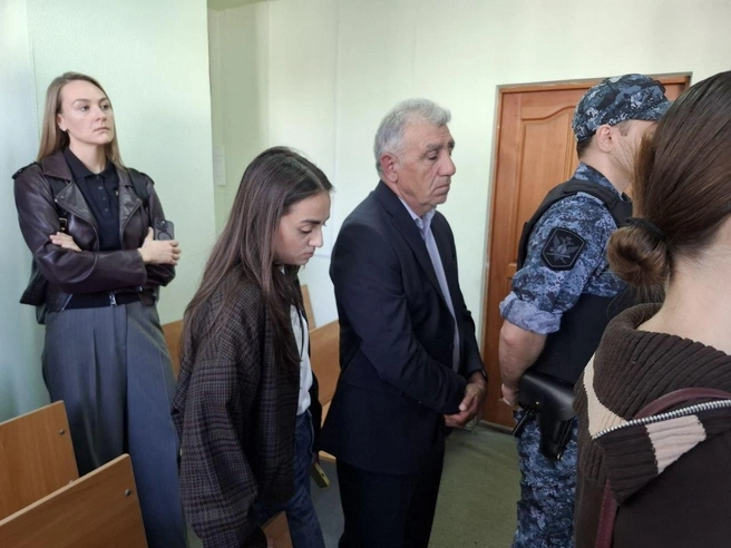 Акушеру-гинекологу сразу же отменили приговор после того, как вынесли | Источник: Елена Аносова / Е1.RU