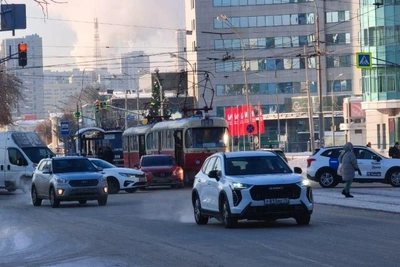 Движение в центре Екатеринбурга парализовано после ДТП