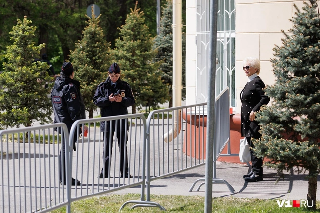 Все проходы на «старую» набережную — от Краснознаменской до Комсомольской — перекрыты | Источник: Алексей Волхонский / V1.RU
