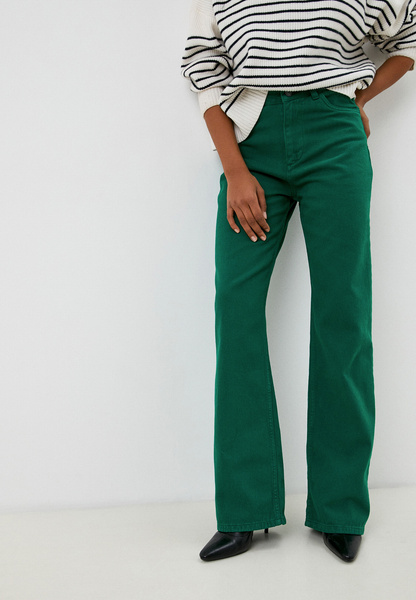 Прямые джинсы зеленого цвета