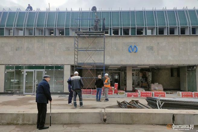 Станцию «Удельная» готовят к открытию. Уже можно подглядеть, что там | Источник: Михаил Огнев / «Фонтанка.ру»