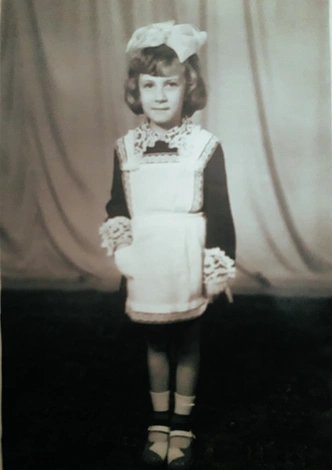 Петрова Наташа, 7 лет, первый класс, сентябрь 1979 года. 