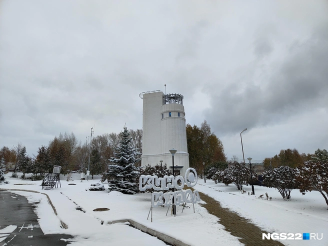В теплое время года на башню Фуко можно подняться | Источник: Константин Санталов