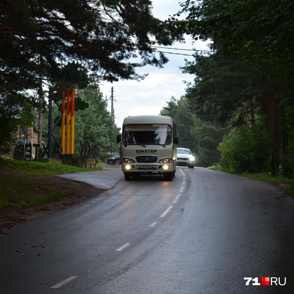К парк-отелю ходит собственный автобус от коммерческой организации | Источник: Максим Улитов / 71.RU