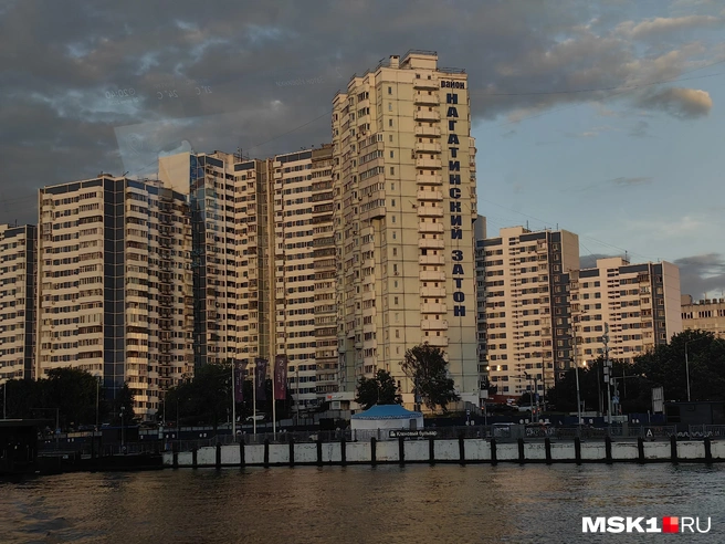 Маршрут «Печатники — ЗИЛ» пролегает через нагатинский затон | Источник: Дмитрий Бондарев / MSK1.RU