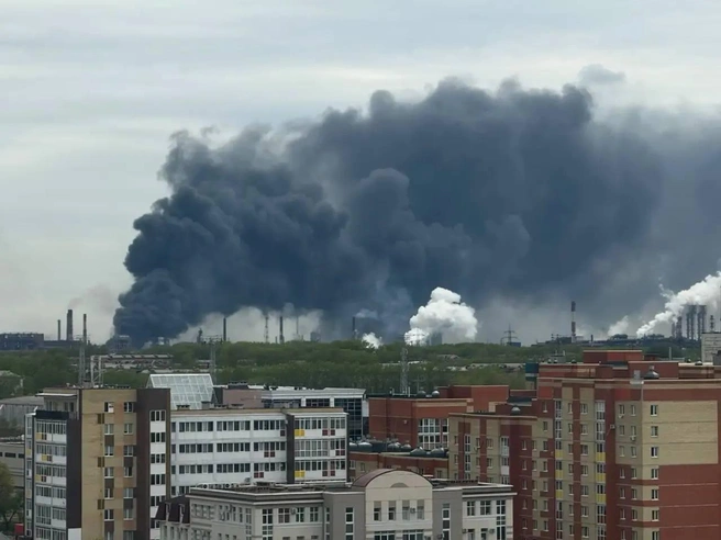 В Череповце произошел пожар на заводе «Северсталь». Над городом поднялся столб черного дыма | Источник: телеграм-канал «Накрошаев. Череповец»