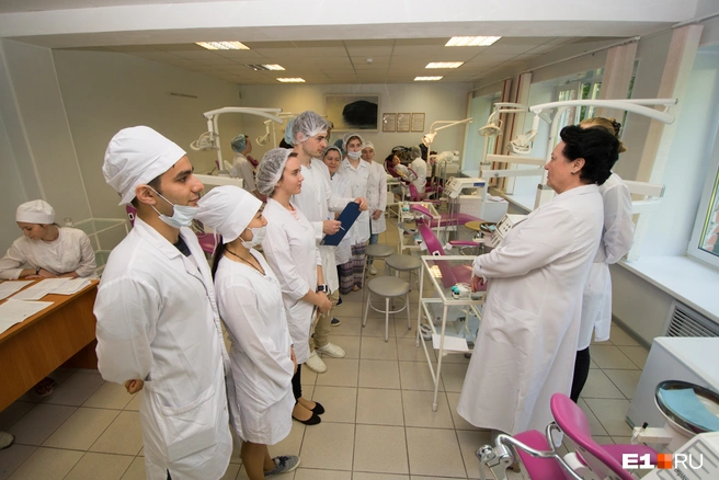 С 1 марта 2026 года в России студенты медвузов практически потеряют возможность сразу после университета уходить в частную медицину | Источник: Артем Устюжанин / E1.RU