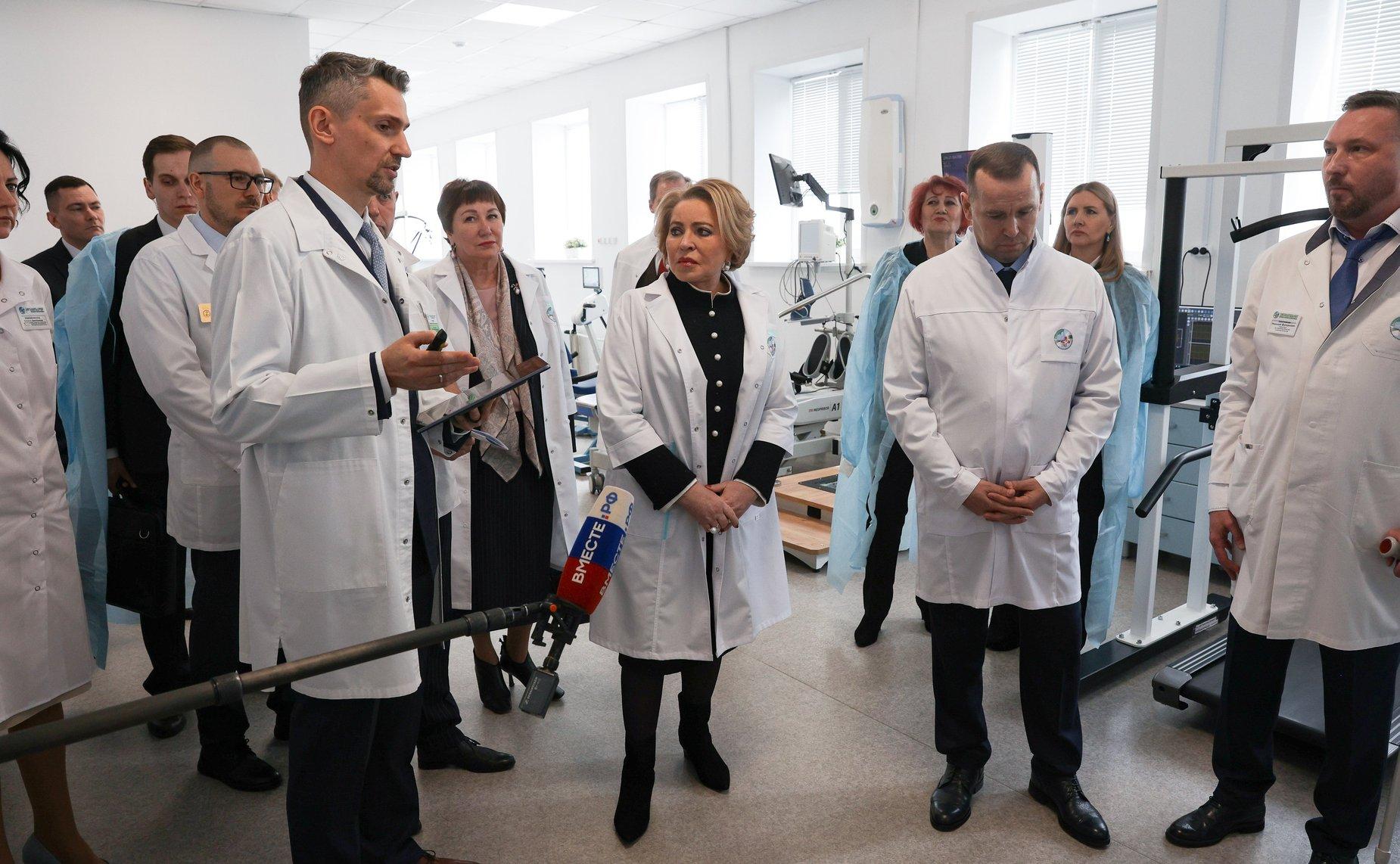 Готовность 92%: Валентина Матвиенко побывала в строящейся областной поликлинике 