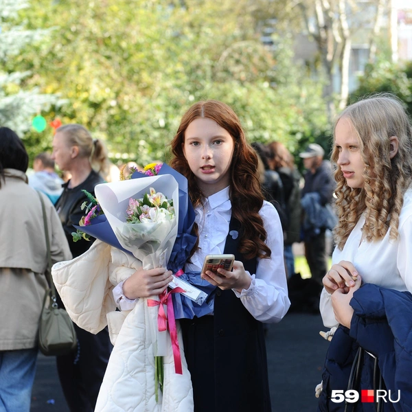 Подруги чем-то озадачены | Источник: Ирина Тропина / 59.RU