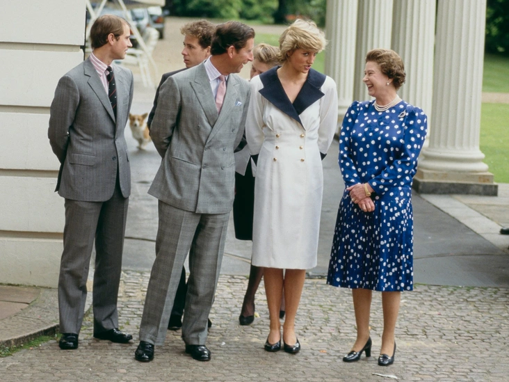 Члены королевской семьи на 87-летии королевы-матери в Кларенс-Хаусе, Лондон, 4 августа 1987