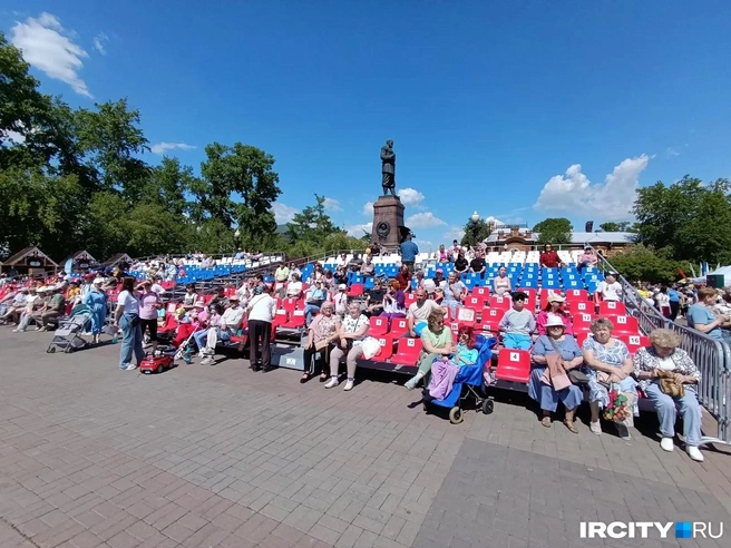 Для удобства зрителей поставили трибуны | Источник: «ИрСити»