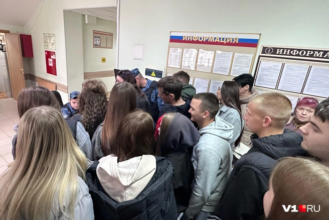 На оглашение приговора пришли родственники и друзья молодых людей | Источник: Алексей Волхонский / V1.RU