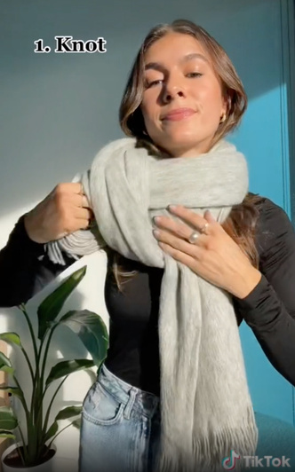 Как красиво завязать шарф: 7 способов из ТикТока