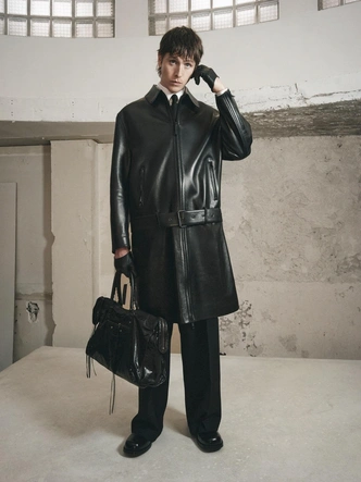 11 новых имен Balenciaga: от Вайноны Райдер до Харриса Дикинсона