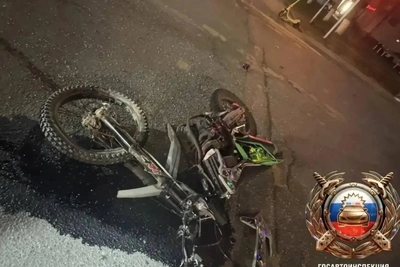 Мотоциклист без прав врезался в авто в Уфе