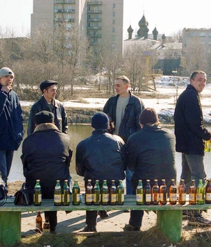 17 человек умерли от паленой водки в Орске. Вспоминаем еще три самых массовых отравления алкоголем в России