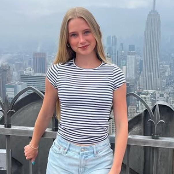 «Не могу дышать»: 19-летняя тиктокерша Анна Грейс Фелан умерла от рака мозга на руках родных