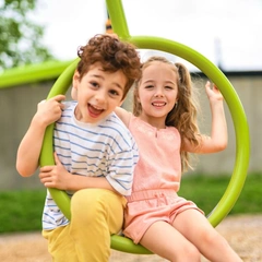 10 увлекательных игр на детской площадке для детей от 2 до 10 лет