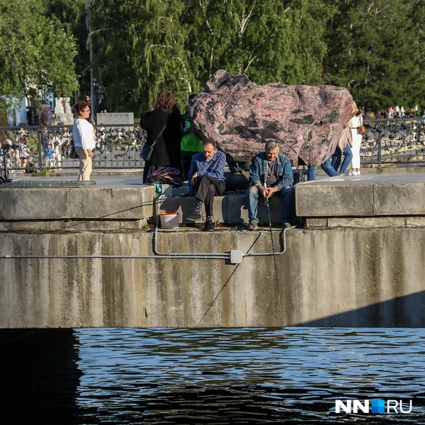 А еще местные очень любят порыбачить на Плотинке | Источник: Наталья Бурухина / NN.RU