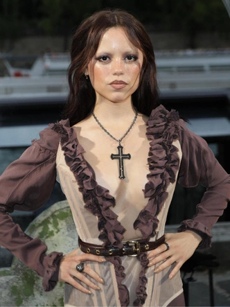 Дженна Ортега в Vivienne Westwood. Париж