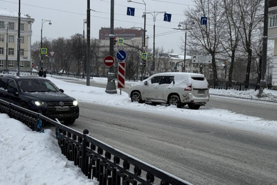 Land Cruiser abandoned on Yekaterinburg road for week