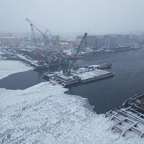 Пролет Большого Смоленского моста над Октябрьской набережной смонтировали за 4 дня | Источник: пресс-служба администрации Петербурга