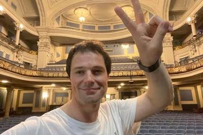 Данила Козловский вспомнил, что у него есть дочь — и поделился редкими фото