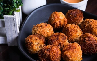 Рецепт картофельно-морковных бомбочек, которые подойдут и для второго и для закуски