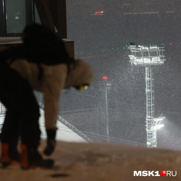 Воробьевы горы на фоне метели | Источник: Артем Устюжанин / MSK1.RU