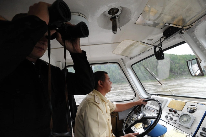 В кабине теплохода «Заря» | Источник: Евгений Епанчинцев