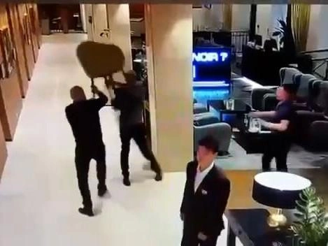 «Фонтанка» показывает полное видео драки с участием замгубернатора Иноземцева в отеле Петербурга | Источник: скриншот видео