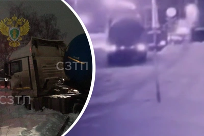 В Ярославле грузовик столкнулся с тепловозом на переезде