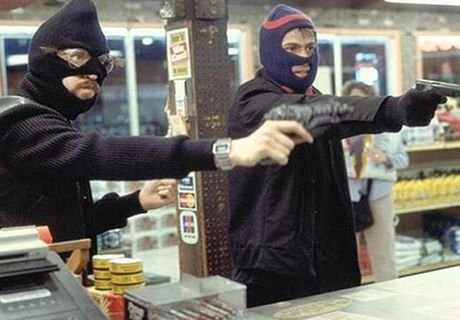 Вооруженные бандиты из Рязани ограбили магазин в Электростали | ya62.ru