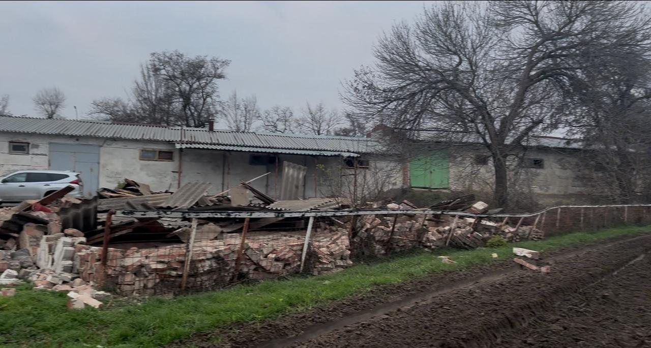 На Ростовском ипподроме начали сносить конюшни после обещаний отсрочки