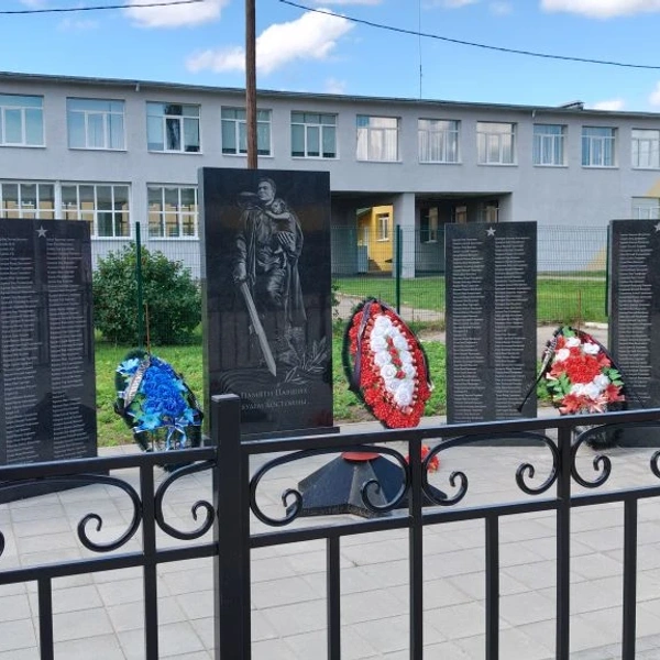 Территория возле школы в Рождествено | Источник: Наталья Артякова
