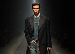 Казахстанец Эрик Ильин — в огненном кастинге Versace