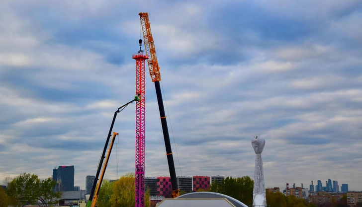 Монтаж аттракциона Открытого парка «Воздушная вертикаль»: взлетаем к мечте! | Источник: Пресс-служба