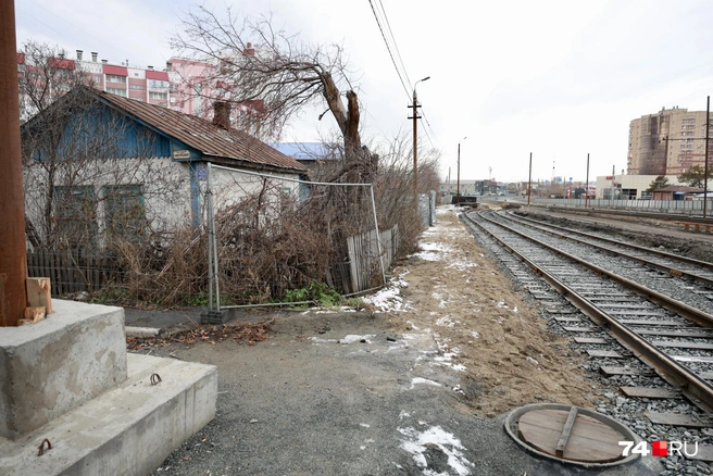 Кажется, что эти дома вот-вот снесут, но… | Источник: Михаил Шилкин