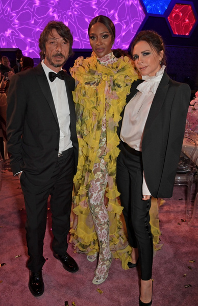 Водянова в белом, Кэмпбелл в желтом, Бекхэм в черном: какие наряды выбрали гостьи Fashion Trust Arabia Prize