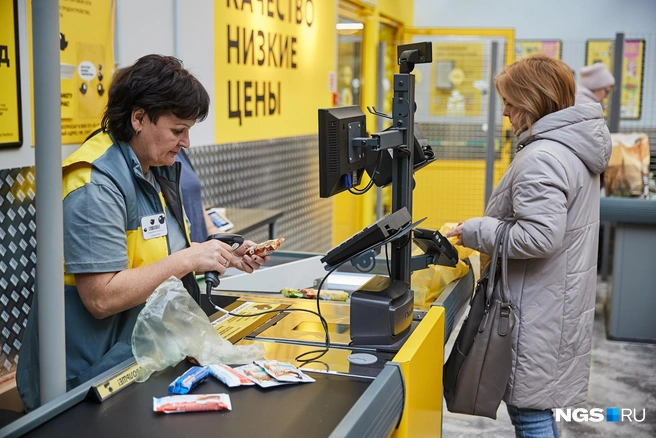 В Новосибирске стабильно не хватает работников сферы продаж и услуг | Источник: Александр Ощепков / NGS.RU