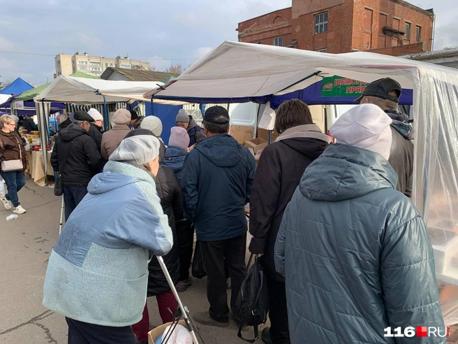 Вот сколько людей собралось у точки, где продаются пряники | Источник: Ильгиз Шарифзянов / 116.RU