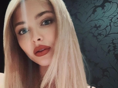 Алена Шишкова опубликовала архивное фото, показав, что и в 16 лет была очень худой