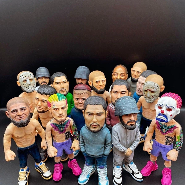 Среди фигурок есть не только бойцы | Источник: Александр Пахомов / личный архив